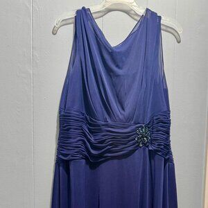 Beautiful deep blue dress that is perfect for a night out or even a wedding.